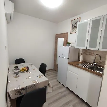 Apartma Ana コペル
