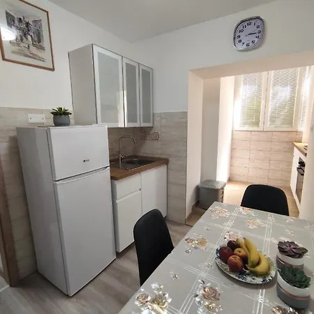 Apartma Ana *